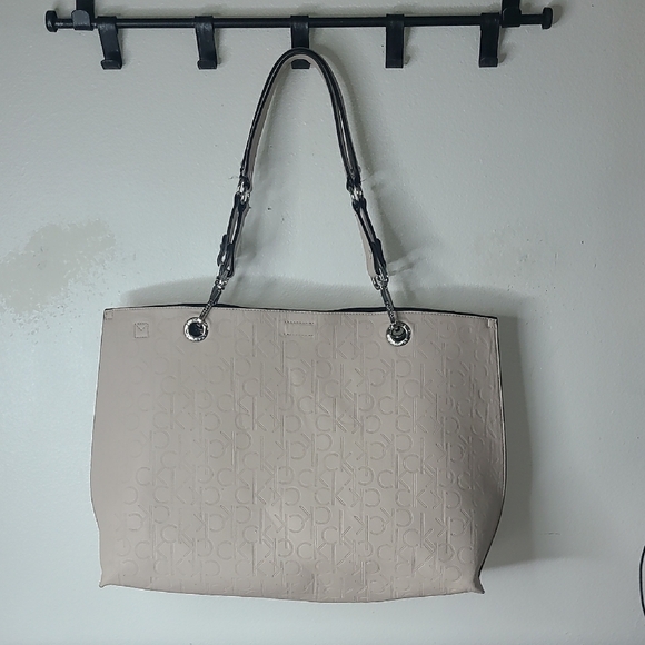 Calvin Klein Revsibe Tote Bag - Picture 2 of 9